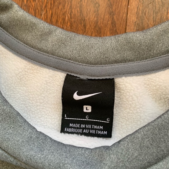 Nike Pullover - Picture 2 of 3